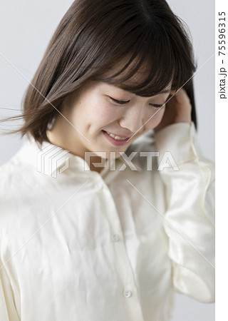 爽やかな女性 爽やかな女性 75596315