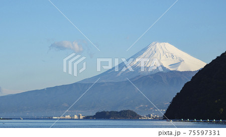 伊豆半島西伊豆絡みた富士山 伊豆半島西伊豆絡みた富士山 75597331