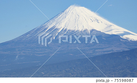 伊豆半島西伊豆絡みた富士山 75598087