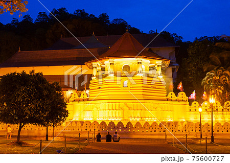 Sacred Tooth Relic Temple 75600727