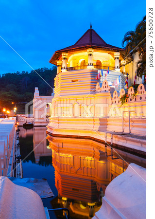 Sacred Tooth Relic Temple 75600728