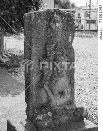 埼玉県さいたま市・丸ヶ崎観音堂の馬乗り馬頭観音 75601092