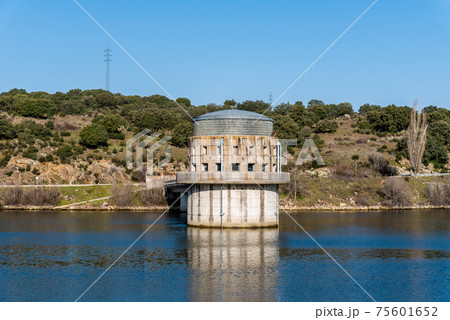 View of the dam of El VIllar a sunny day in Madrid, Spain 75601652
