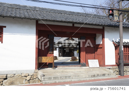 旧崇広堂の表門 75601741