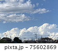 曇り空でない雲の風景 75602869