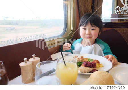 雄大なオーストラリアの開拓精神にふれる魅惑の大陸横断鉄道の旅　インディアン・パシフィック号（Indi 75604369