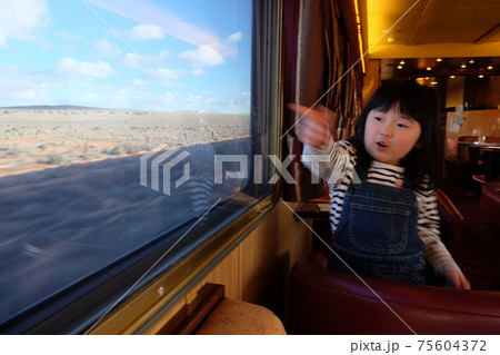 雄大なオーストラリアの開拓精神にふれる魅惑の大陸横断鉄道の旅 インディアン・パシフィック号(Indi 雄大なオーストラリアの開拓精神にふれる魅惑の大陸横断鉄道の旅 インディアン・パシフィック号(Indi 75604372