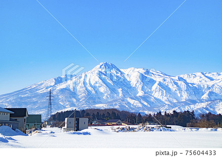 妙高市(新井)から見た妙高山の写真素材 [75604433] - PIXTA