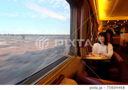 雄大なオーストラリアの開拓精神にふれる魅惑の大陸横断鉄道の旅　インディアン・パシフィック号（Indi 75604468