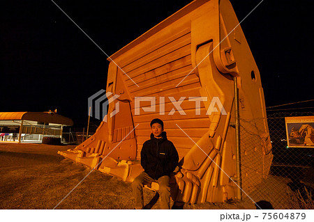 雄大なオーストラリアの開拓精神にふれる魅惑の大陸横断鉄道の旅 巨大な建設機械 雄大なオーストラリアの開拓精神にふれる魅惑の大陸横断鉄道の旅 巨大な建設機械 75604879
