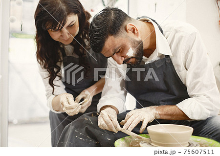 Adult mixed couple at artwork in pottery 75607511