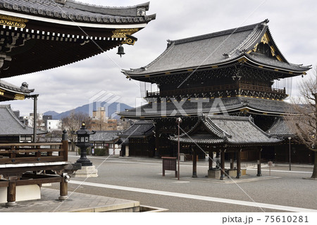 御影堂門 東本願寺 御影堂門 東本願寺 75610281
