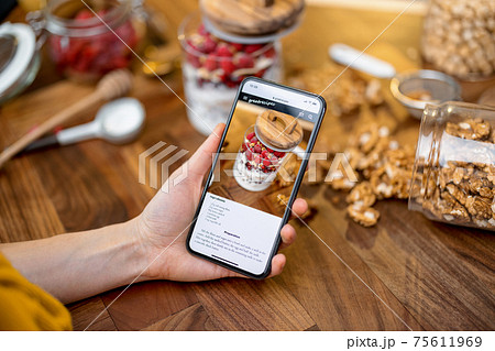 Healthy breakfast with granola, raspberry and yogurt. 75611969