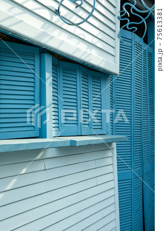 Closed wooden bar counter in restaurant outdoor Closed wooden bar counter in restaurant outdoor 75613381