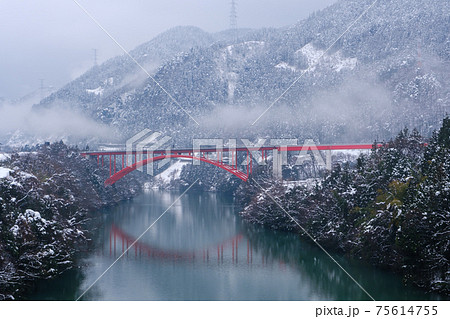 富山・雪景色の神通峡 75614755