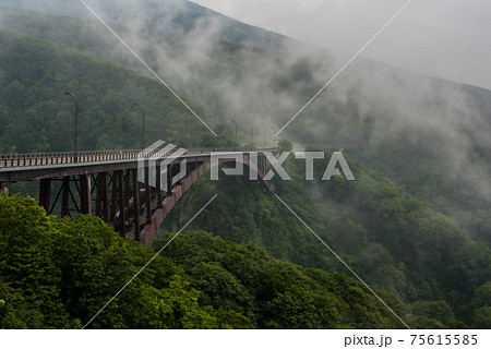 雲が湧き出る城ケ倉渓谷 雲が湧き出る城ケ倉渓谷 75615585