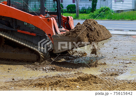 Construction excavator of the earth moving scoop excavator 75615642