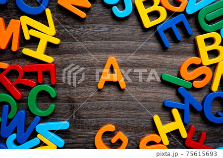 A　カラフルなアルファベット 75615693