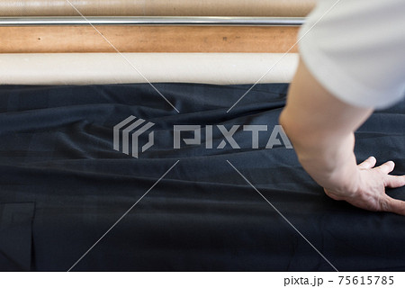 スーツになる前の布生地 75615785