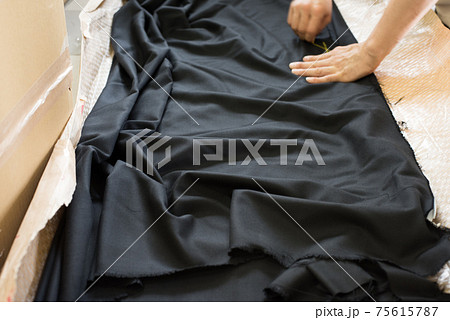 スーツになる前の布生地 スーツになる前の布生地 75615787