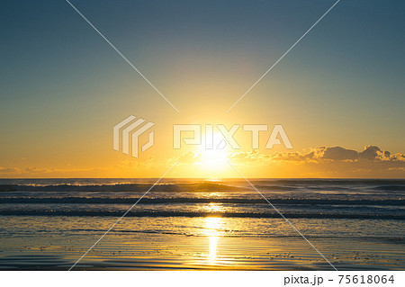 九十九里浜の初日の出 75618064