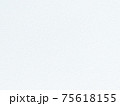 荒いケント紙のような質感を持つ紙のテクスチャー　背景素材 75618155