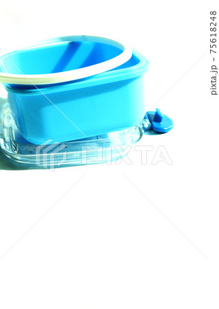 蓋のパッキンをはずした弁当箱（小） 75618248