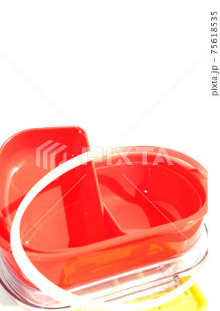 蓋のパッキンをはずし分解した弁当箱 75618535