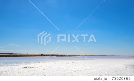 Dried up Pink Lake in South Australia Dried up Pink Lake in South Australia 75620366