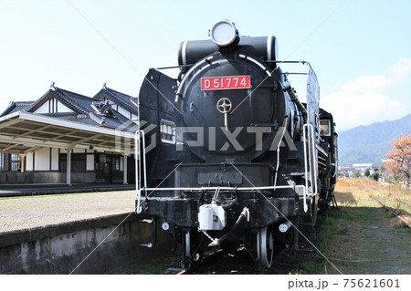 大社駅・蒸気機関車D51（島根県出雲市大社町） 75621601