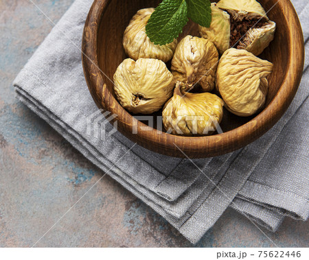 Tasty dried figs 75622446