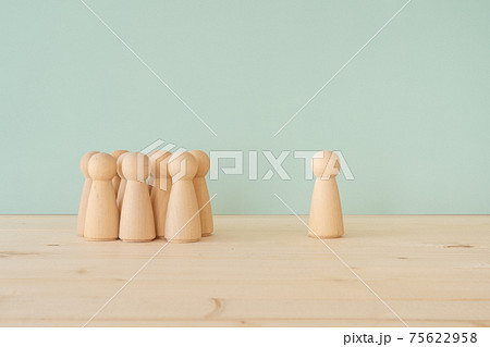 多数派、少数派｜木の人形 75622958