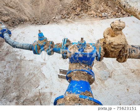 Pipeline with valves connect pumps used to transfer fresh water at public utility 75623151