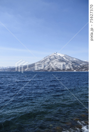 冬の支笏湖（恵庭岳） 75627370