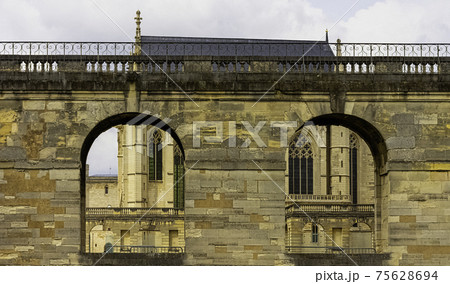 French royal fortress in the town of Vincennes 75628694
