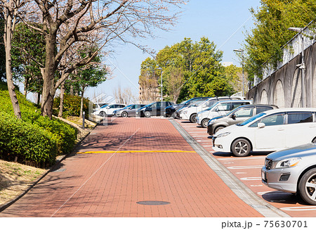 マンションの駐車場 75630701