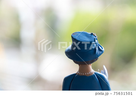 手を振る貴婦人 手を振る貴婦人 75631501