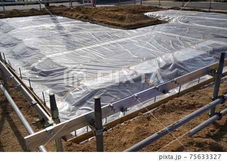 新築住宅の基礎工事現場 新築住宅の基礎工事現場 75633327