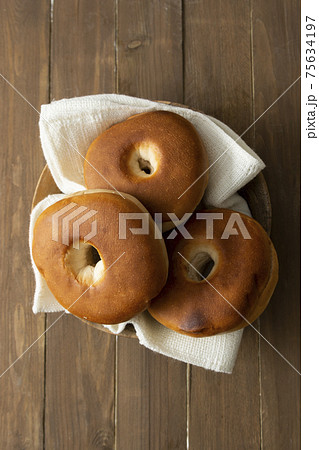 Bagels pastry buns for breakfast, sandwich or snack. Top view, wooden table. 75634197