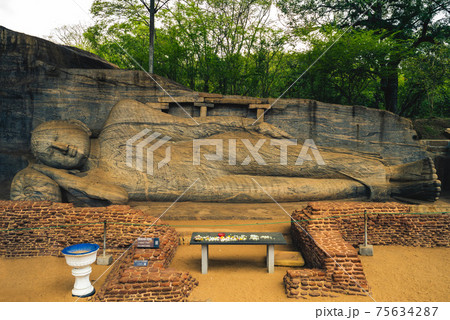 Reclining Buddha statue, Gal Vihara at Polonnaruwa, sri lanka 75634287