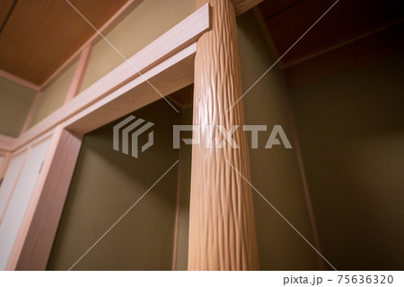 新築住宅の和室 絞り柱 床柱 新築住宅の和室 絞り柱 床柱 75636320