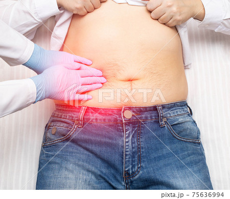 Pain in the patient s right hypochondrium, the doctor palpates the men in the abdomen. Gallbladder disease concept, cholecitis and gallstones Pain in the patient s right hypochondrium, the doctor palpates the men in the abdomen. Gallbladder disease concept, cholecitis and gallstones 75636994