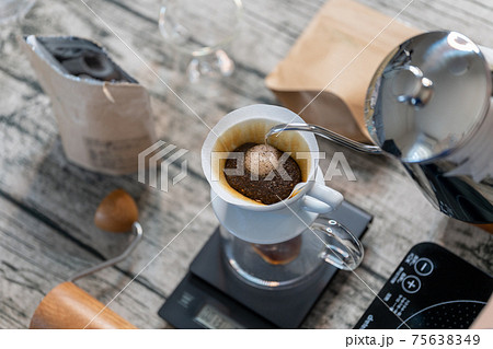 珈琲 ペーパードリップ スリーフォードリッパー 抽出中 ドーム形成 珈琲 ペーパードリップ スリーフォードリッパー 抽出中 ドーム形成 75638349