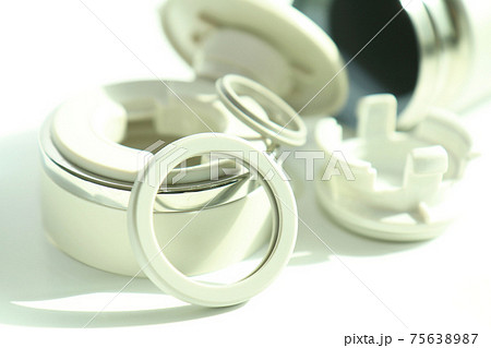 パッキンなどを取り外し分解した水筒 パッキンなどを取り外し分解した水筒 75638987