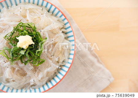 白魚丼の写真素材