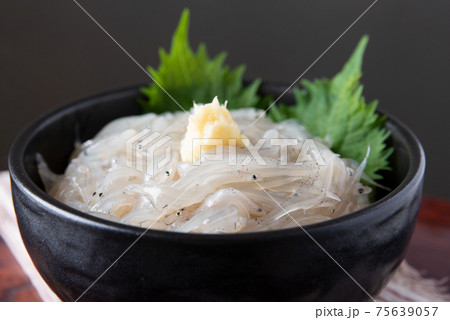 白魚丼の写真素材