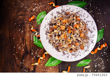 Muesli with grapefruit 75641263