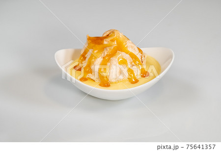 Floating island dessert 75641357