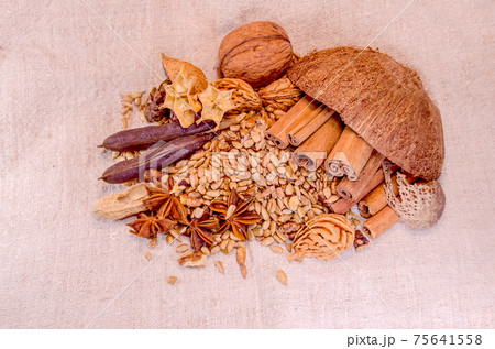 Sunflower seeds star anise cinnamon 75641558