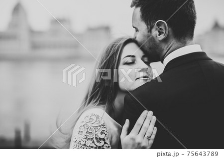 Close up of a nice young wedding couple 75643789
